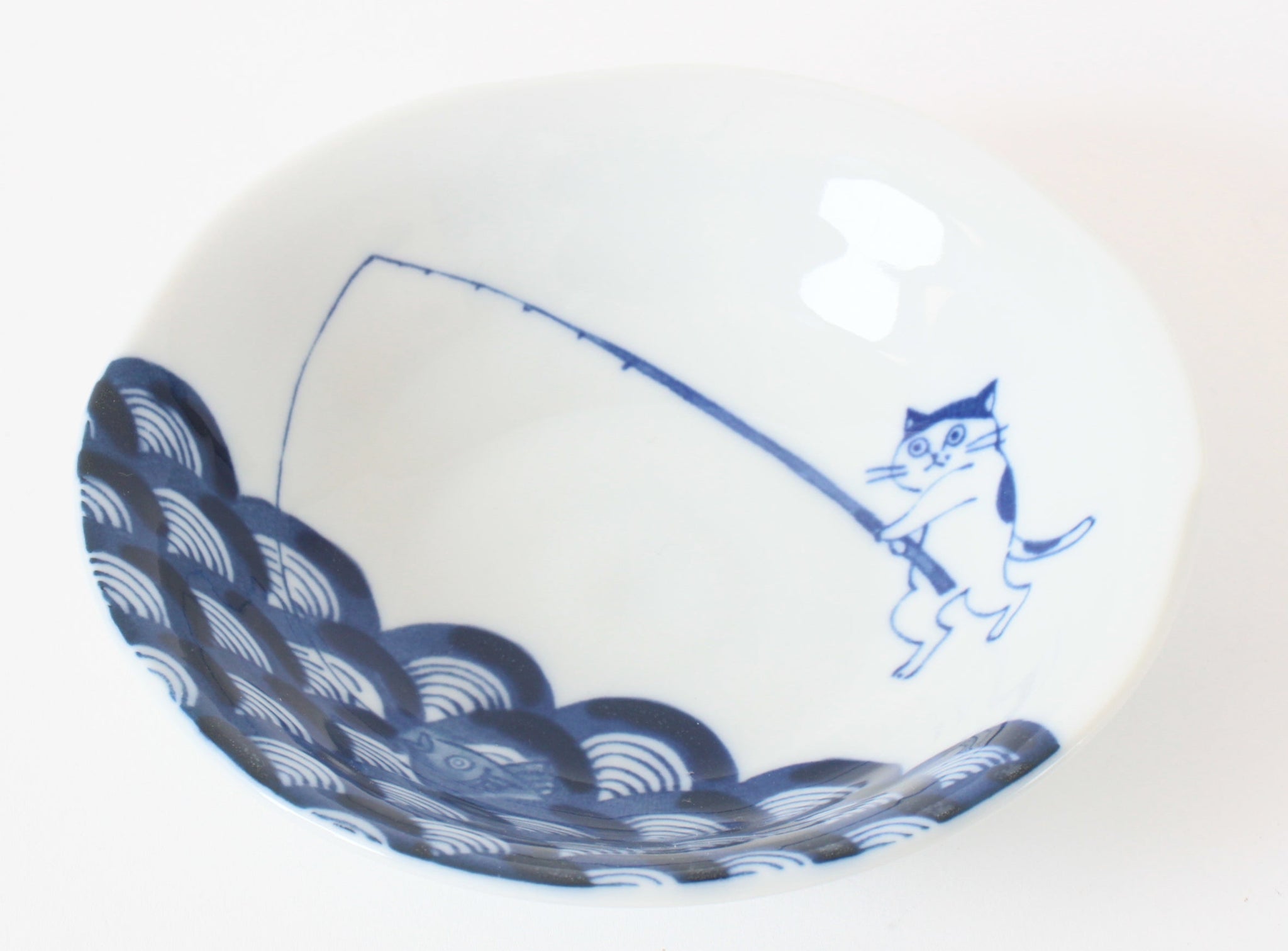 美濃焼 4.0寸 浅鉢 深皿 染め猫 魚釣り (直径約13.7cm) – 小幡